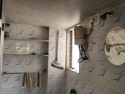 Bathroom Image of 520 Sq.ft 1 BHK Apartment / Flat for rent in Borivali West Mumbai for Rs. 30000