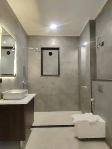 Bedroom One Image of 2450 Sq.ft 4 BHK Independent House for rent in Aaradhya Luxury Builder Floors, Sector 67 Gurgaon for Rs. 52500