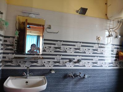 Bathroom Image of 450 Sq.ft 2 BHK Builder Floor for rent in Jia Kullu for Rs. 32000