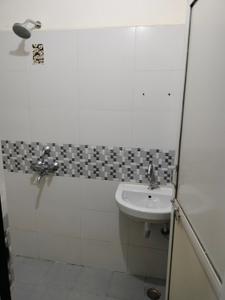 Bathroom Image of 1500 Sq.ft 2 BHK Independent House for rent in Ayodhya Bypass Bhopal for Rs. 11000