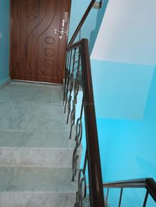 Balcony Image of 350 Sq.ft 1.5 BHK Independent House for rent in Rajajipuram Lucknow for Rs. 8000