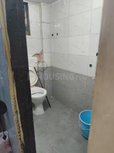 Bathroom Image of 350 Sq.ft 1 RK Apartment / Flat for rent in Andheri West Mumbai for Rs. 6500