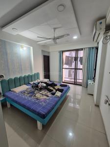 Bedroom Image of 1705 Sq.ft 3 BHK Apartment / Flat for rent in Darshanam Central Park, Sayajiganj Vadodara for Rs. 33000