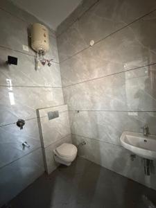 Bathroom Image of 1200 Sq.ft 2 BHK Builder Floor for rent in SBP City of Dreams 5, Kharar Mohali for Rs. 25000