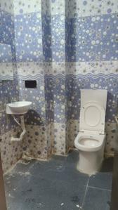 Bathroom Image of 450 Sq.ft 1 BHK Apartment / Flat for rent in Mahalakshmi Nagar Indore for Rs. 22000