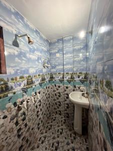 Bathroom Image of 1500 Sq.ft 1 BHK Independent House for rent in Clement Town Dehradun for Rs. 13000