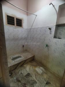 Bathroom Image of 400 Sq.ft 1 BHK Apartment / Flat for rent in S Alangulam Madurai for Rs. 7500