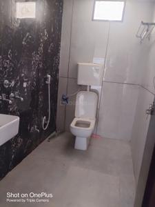 Bathroom Image of 1500 Sq.ft 2 BHK Builder Floor for rent in Nipania Indore for Rs. 15000