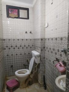 Common Bathroom Image of 600 Sq.ft 2 BHK Builder Floor for rent in Nawada New Delhi for Rs. 16500