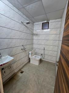 Bathroom Image of 613 Sq.ft 2 BHK Apartment / Flat for rent in Sector 73 Noida for Rs. 15000