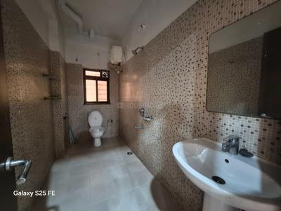 Bathroom Image of 1820 Sq.ft 3 BHK Apartment / Flat for rent in Main Road Ranchi for Rs. 40000