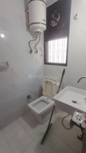 Bathroom Image of 800 Sq.ft 1 BHK Builder Floor for rent in Sarvapriya Vihar New Delhi for Rs. 40000