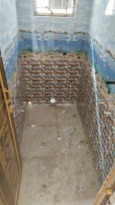 Bathroom Image of 450 Sq.ft 1 BHK Apartment / Flat for rent in Keshtopur Kolkata for Rs. 10000