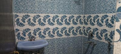 Bathroom Image of 1800 Sq.ft 2 BHK Builder Floor for rent in Gomti Nagar Lucknow for Rs. 19000