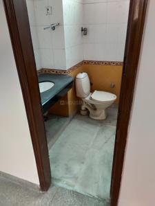 Bathroom Image of 800 Sq.ft 2 BHK Apartment / Flat for rent in Sahyog Apartments, Pitampura New Delhi for Rs. 22000