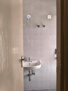 Common Bathroom Two Image of 865 Sq.ft 2 BHK Apartment / Flat for sale in Pareena Mi Casa, Sector 68 Gurgaon for Rs. 10500000