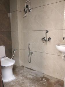 Common Bathroom Image of 1040 Sq.ft 3 BHK Apartment / Flat for sale in Indraprashtha Yojna Ghaziabad for Rs. 3350000