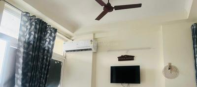 Bedroom Image of 900 Sq.ft 2 BHK Apartment / Flat for rent in Amrapali Silicon City, Sector 76 Noida for Rs. 36000