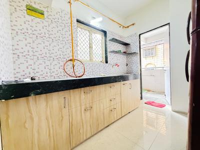 Kitchen Image of 1250 Sq.ft 2 BHK Apartment / Flat for rent in Satellite Ahmedabad for Rs. 20000