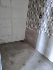 Common Bathroom Image of 655 Sq.ft 1 BHK Apartment / Flat for sale in Pushpak Nagar Navi Mumbai for Rs. 4250000