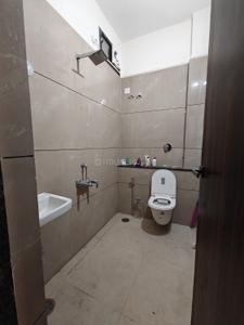 Bathroom Image of 950 Sq.ft 2 BHK Apartment / Flat for rent in Scheme No 140 Indore for Rs. 18000