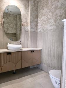Common Bathroom Image of 1800 Sq.ft 3 BHK Builder Floor for sale in Sector 46 Gurgaon for Rs. 26000000