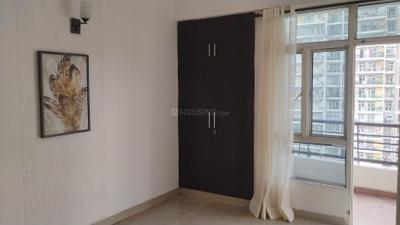 Bedroom Image of 1319 Sq.ft 3 BHK Apartment / Flat for rent in Supertech Livingston, Crossings Republik Ghaziabad for Rs. 20000