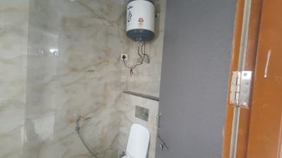 Bathroom Image of 900 Sq.ft 1 BHK Builder Floor for rent in Sector 38 Gurgaon for Rs. 30000