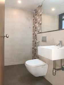Common Bathroom Image of 900 Sq.ft 2 BHK Apartment / Flat for rent in Lodha Splendora Riverview, Kasarvadavali Thane for Rs. 27989