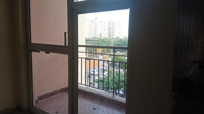 Living Room Image of 800 Sq.ft 2 BHK Apartment / Flat for sale in Gardenia Golf City, Sector 75 Noida for Rs. 8245000