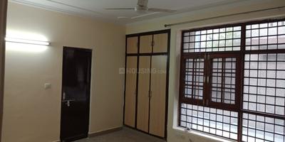 Bedroom Image of 1250 Sq.ft 2 BHK Apartment / Flat for rent in Arun Vihar, Sector 37 Noida for Rs. 35000