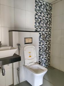 Common Bathroom Image of 700 Sq.ft 2 BHK Apartment / Flat for sale in Kalpataru Immensa, Thane West Thane for Rs. 12700000