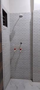 Bathroom Image of 882 Sq.ft 3 BHK Independent House for rent in Girdharpur Mathura for Rs. 8000