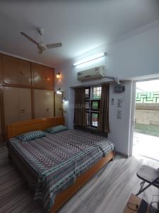 Bedroom Image of 1800 Sq.ft 2 BHK Builder Floor for rent in Safdarjung Enclave New Delhi for Rs. 75000