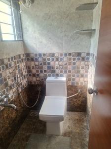 Bathroom Image of 750 Sq.ft 2 BHK Builder Floor for rent in Bommanahalli Bengaluru for Rs. 25000