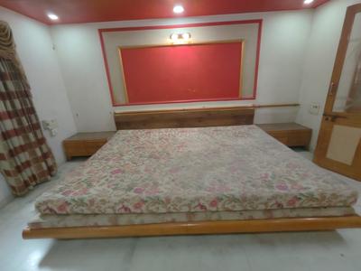 Bedroom Image of 3000 Sq.ft 5 BHK Apartment / Flat for sale in Bodakdev Ahmedabad for Rs. 22500000