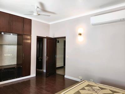 Bedroom Image of 3300 Sq.ft 4 BHK Builder Floor for rent in DLF Phase 3 Gurgaon for Rs. 150000