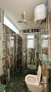 Bathroom Image of 2700 Sq.ft 5 BHK Apartment / Flat for rent in Mount Kailash Apartment, East Of Kailash New Delhi for Rs. 140000