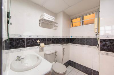 Bathroom Image of 5750 Sq.ft 8 BHK Apartment / Flat for sale in Juhu Mumbai for Rs. 280000000