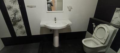 Bathroom Image of 1500 Sq.ft 3 BHK Apartment / Flat for rent in Saibaba Colony Coimbatore for Rs. 45000