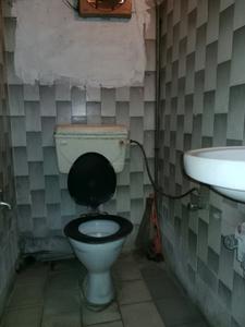 Common Bathroom Image of 1050 Sq.ft 2 BHK Apartment / Flat for sale in Ballygunge Kolkata for Rs. 7500000