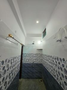 Bathroom Image of 1800 Sq.ft 3 BHK Builder Floor for rent in Krishna Nagar Lucknow for Rs. 35000