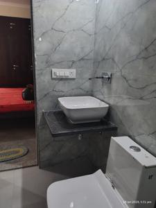 Bathroom Image of 980 Sq.ft 3 BHK Apartment / Flat for rent in Pratap Nagar Jaipur for Rs. 25000
