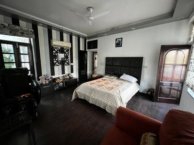 Bedroom Image of 9000 Sq.ft 12 BHK Independent House for sale in Sector 61 Noida for Rs. 130000000