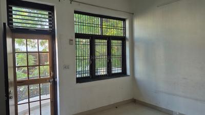 Bedroom Image of 800 Sq.ft 1 BHK Apartment / Flat for rent in Dayal Bagh Agra for Rs. 11000
