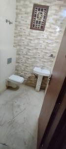 Bedroom Image of 900 Sq.ft 2 BHK Builder Floor for rent in Ramesh Nagar New Delhi for Rs. 29000