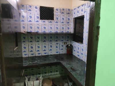Kitchen Image of 669 Sq.ft 3 BHK Apartment / Flat for rent in Subzi Mandi New Delhi for Rs. 18000