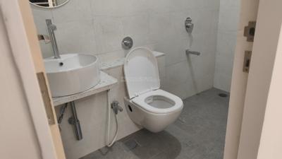Bathroom Image of 550 Sq.ft 1 BHK Apartment / Flat for rent in Promesa West End, Dadar West Mumbai for Rs. 70000