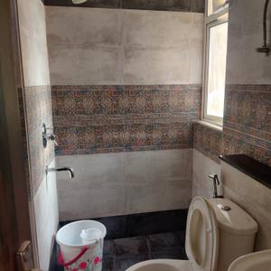 Bathroom Image of 978 Sq.ft 2 BHK Apartment / Flat for rent in Jaypee Kosmos, Sector 134 Noida for Rs. 33000