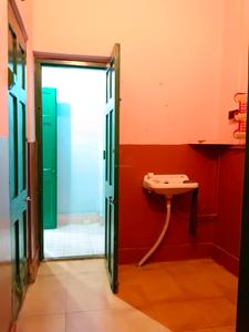 Common Bathroom Image of 600 Sq.ft 2 BHK Builder Floor for rent in Tollygunge Kolkata for Rs. 12000